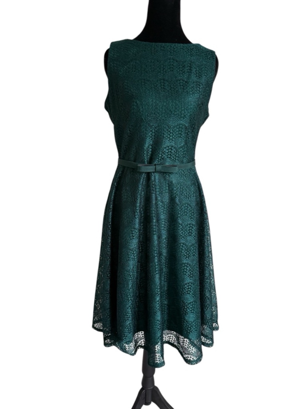 Sleeveless Emerald Green Lace Fit-and-Flare Dress with Belt